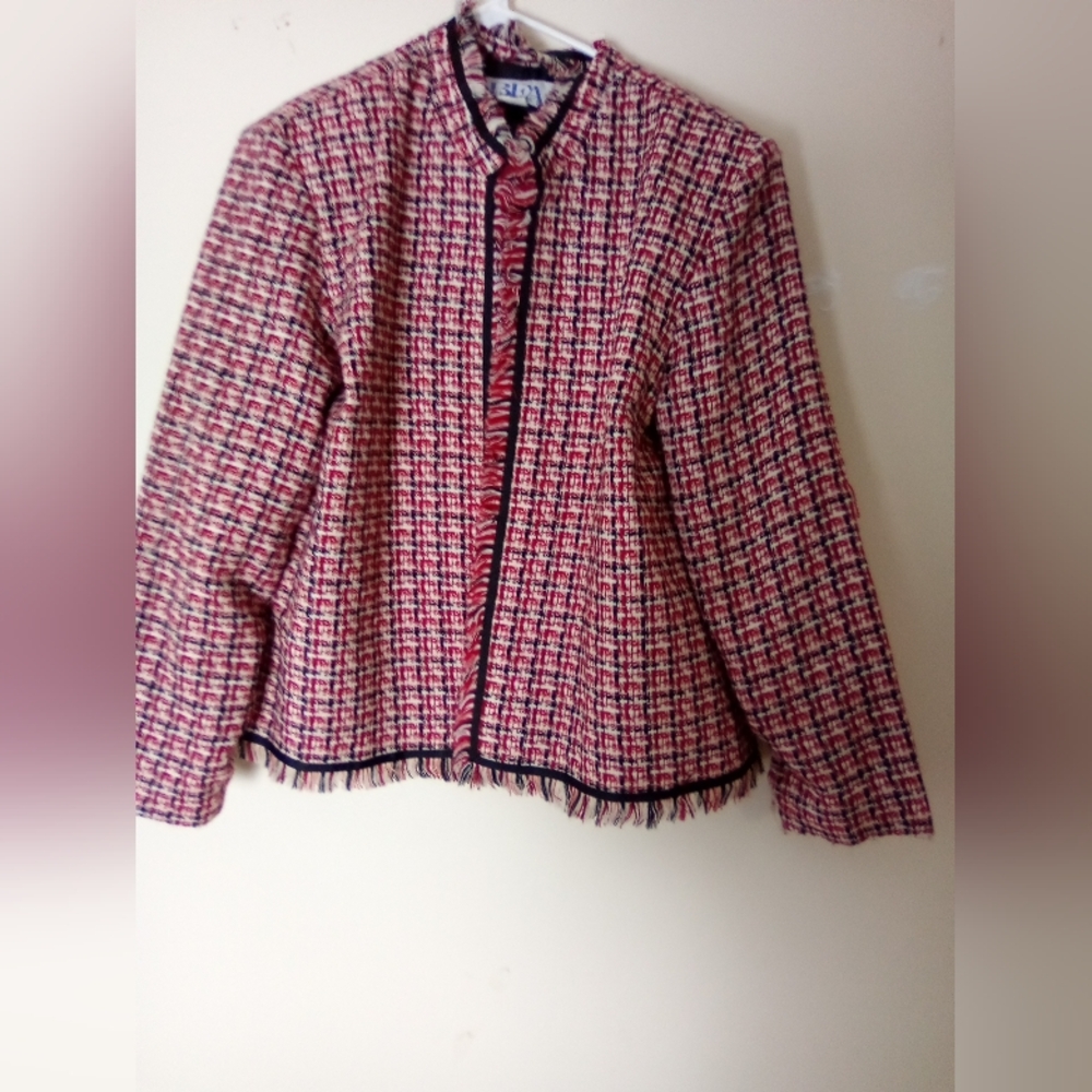 Bea Classics Chic Blazer Size Medium - image 3